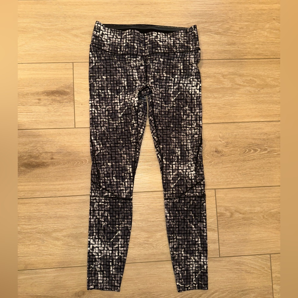 2XU Black Gray Patterned Leggings women’s size medium